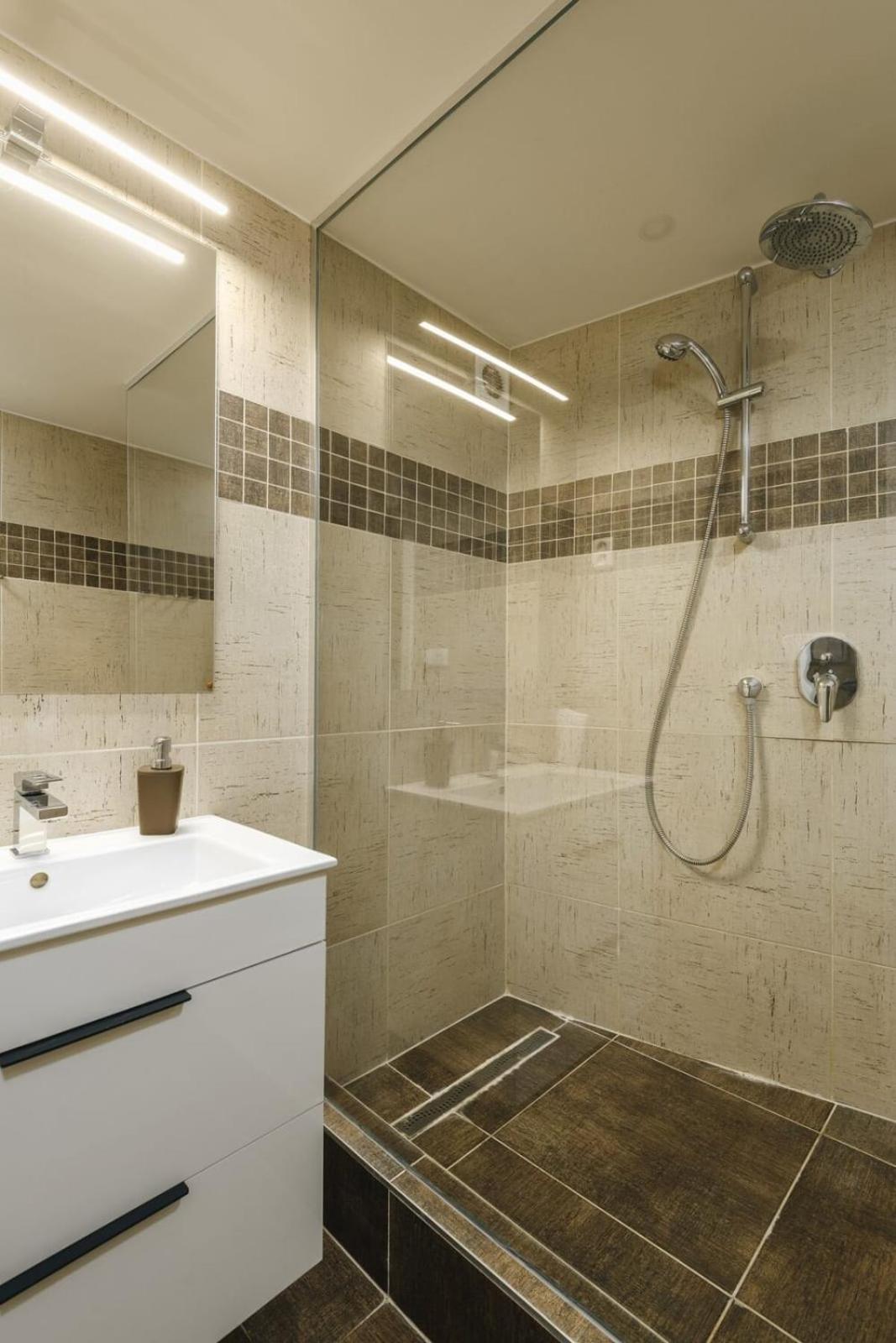 Cozy & Comfortable Apt Walking Anywhere You Want Sen Prague Luaran gambar